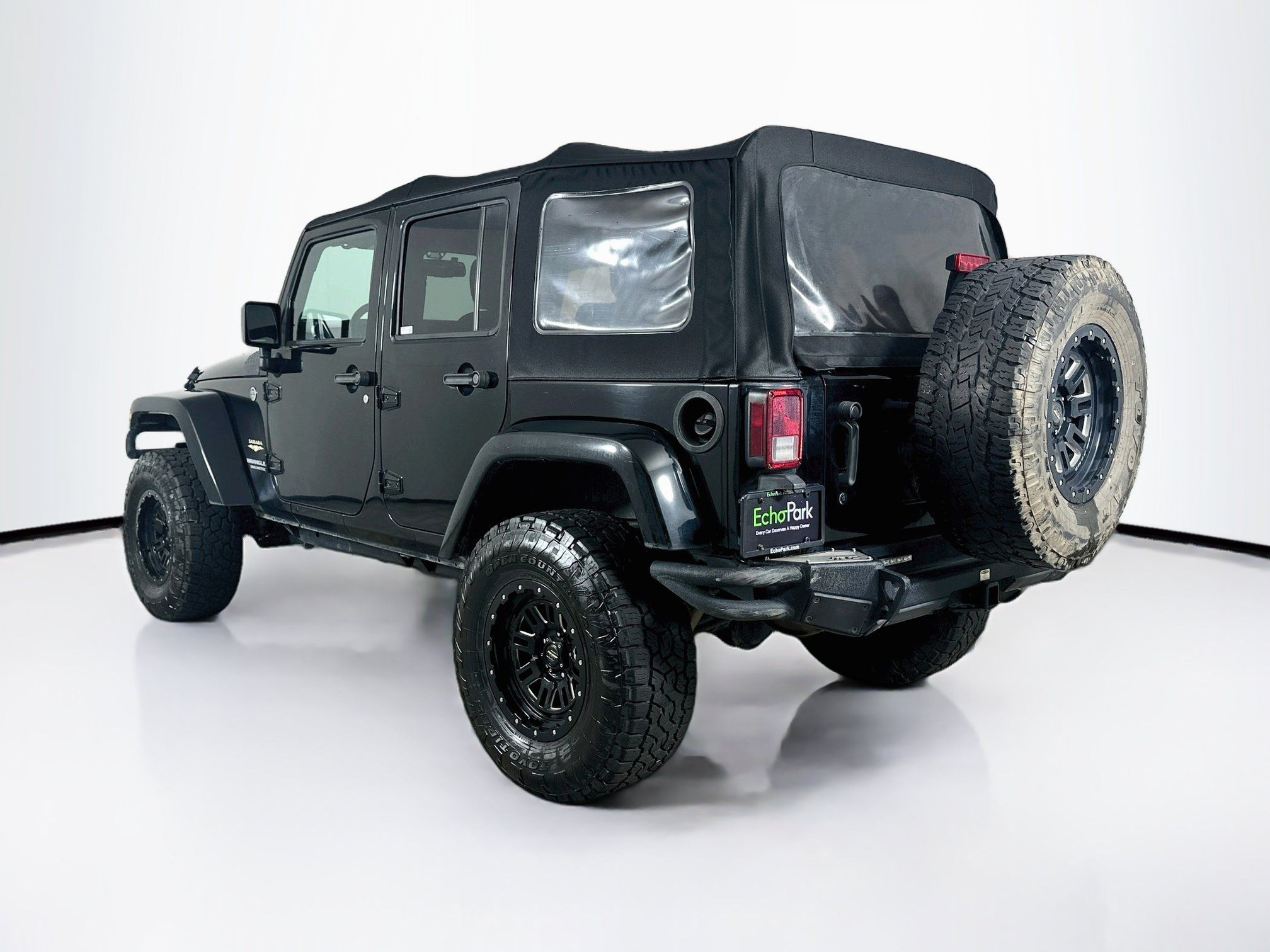 Used 2015 Jeep Wrangler Unlimited Sahara w/ Connectivity Group AWD/4WD image 5