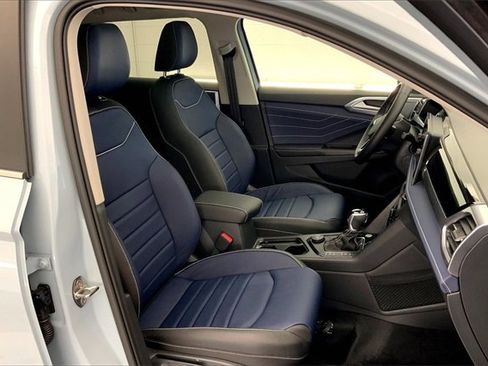 New 2026 Volkswagen Taos SEL image 9