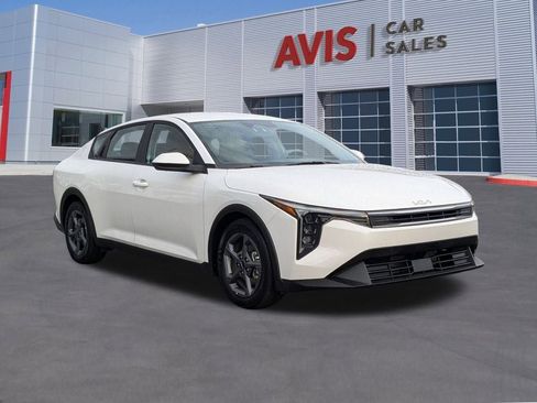 Used 2025 Kia K4 LXS image 9