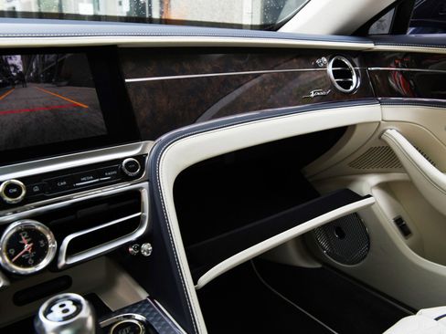 New 2025 Bentley Flying Spur Plug-In Hybrid image 19