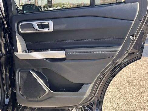 Used 2022 Ford Explorer XLT AWD/4WD image 24