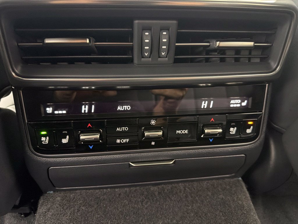 Used 2026 Lexus LX 700h Luxury AWD/4WD image 10