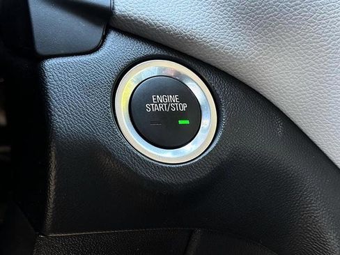 Used 2023 Chevrolet Equinox LS FWD image 17