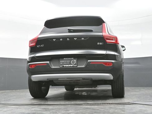 Used 2025 Volvo XC40 B5 Plus image 22