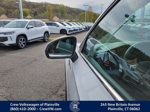 Used 2022 Volkswagen Taos SE w/ Driver Assistance Package image 29