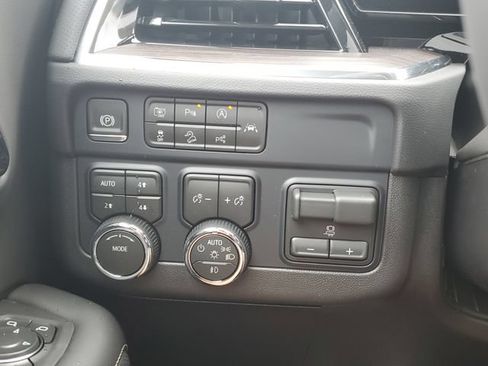 New 2026 Chevrolet Suburban Premier w/ Sun And Tow Package AWD/4WD image 23