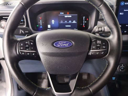 Used 2025 Ford Maverick Lobo AWD/4WD image 3