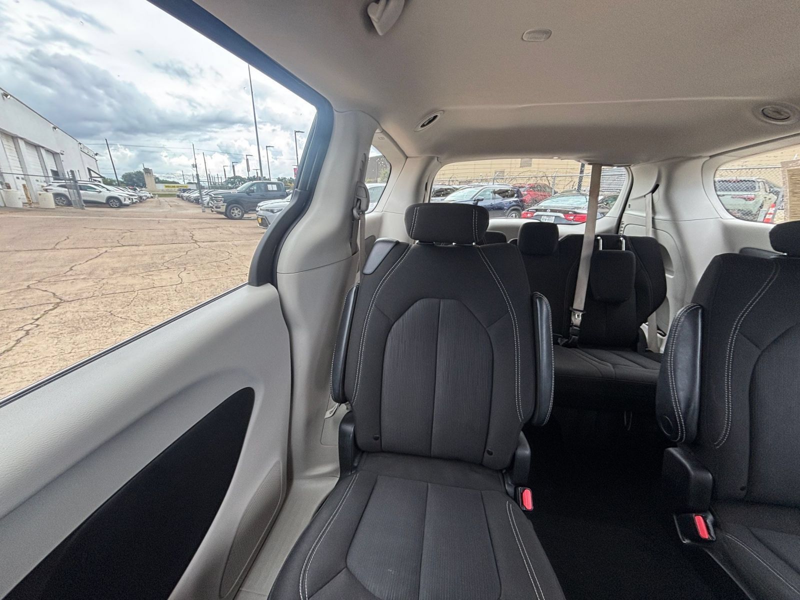 Used 2023 Chrysler Voyager LX FWD image 40