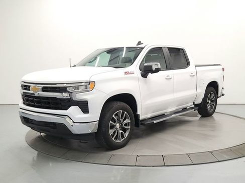 Used 2025 Chevrolet Silverado 1500 LT AWD/4WD image 3
