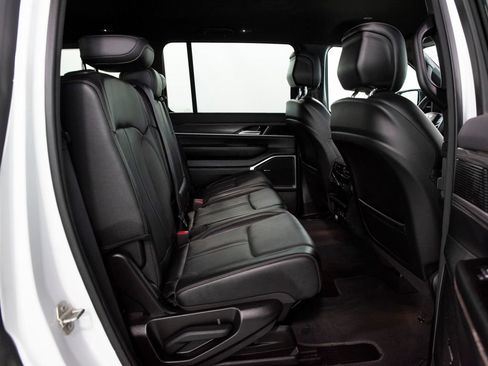 Used 2024 Jeep Wagoneer Series II w/ Flexible Seating Group RWD image 22