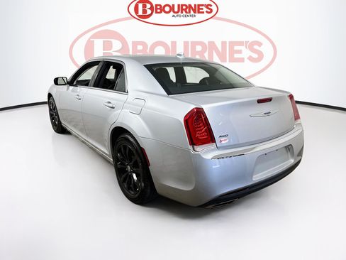 Used 2019 Chrysler 300 Touring L w/ Quick Order Package 22F AWD/4WD image 9