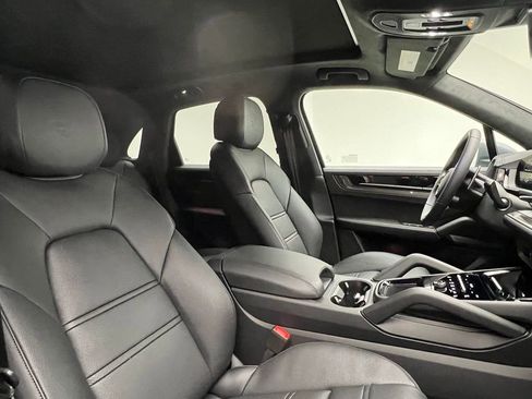 New 2026 Porsche Cayenne GTS image 18