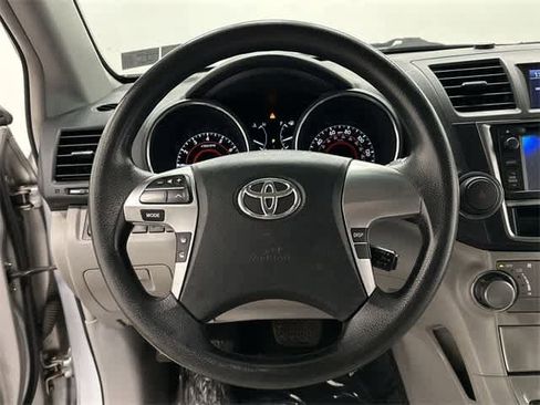 Used 2013 Toyota Highlander Plus image 7