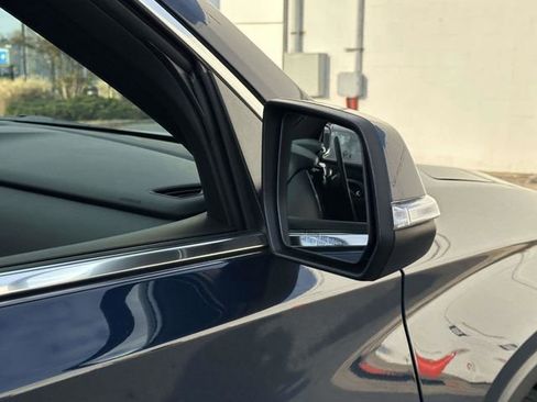 Used 2023 Chevrolet Traverse LT image 28