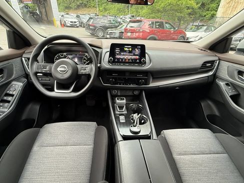 Used 2023 Nissan Rogue SV AWD/4WD image 13
