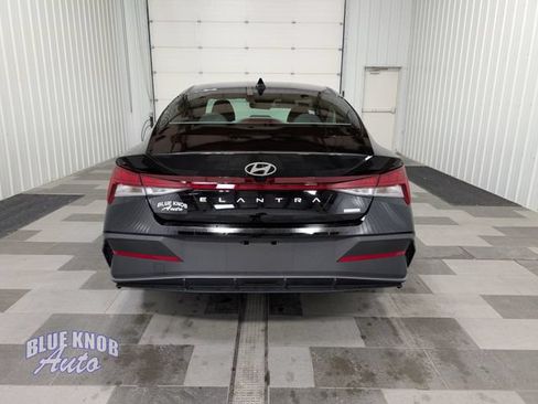 Used 2024 Hyundai Elantra Blue FWD image 3