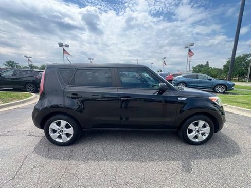 Used 2019 Kia Soul w/ Convenience Package FWD image 4