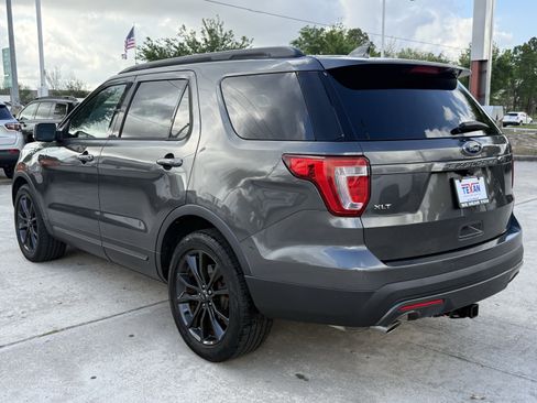 Used 2017 Ford Explorer XLT w/ Equipment Group 202A image 7