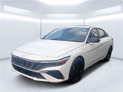 Used 2026 Hyundai Elantra Sport FWD image 5