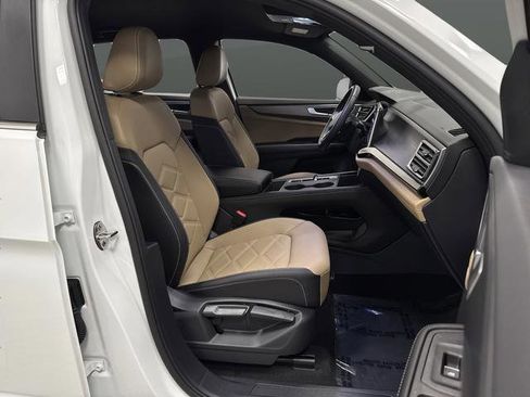 Used 2025 Volkswagen Atlas Cross Sport SE FWD image 27