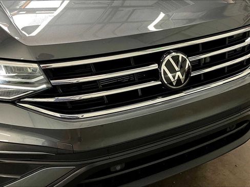 Used 2024 Volkswagen Tiguan SE image 31