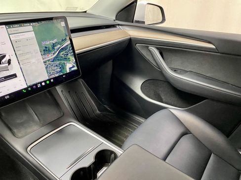 Used 2023 Tesla Model Y Long Range AWD/4WD image 29