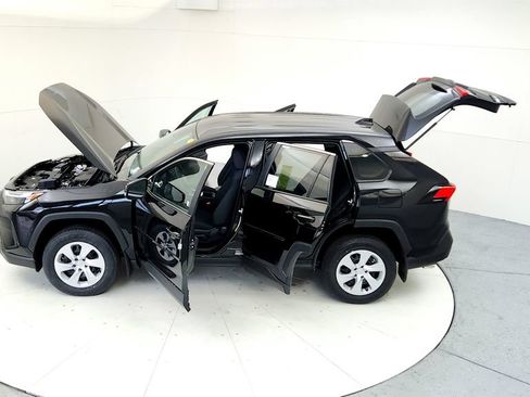 Used 2025 Toyota RAV4 LE AWD/4WD image 18