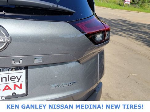 Used 2023 Nissan Rogue SV AWD/4WD image 15