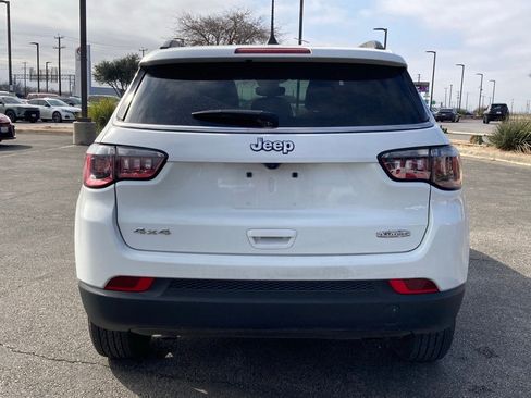 Used 2025 Jeep Compass Latitude image 6