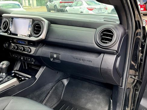 Used 2022 Toyota Tacoma Limited w/ Nightshade Package image 17