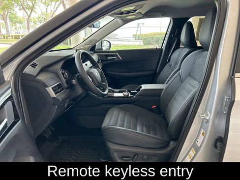 Used 2026 Mitsubishi Outlander FWD image 5