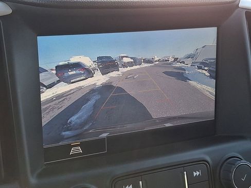 Used 2024 GMC Terrain SLT image 17