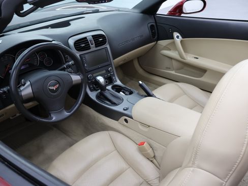 Used 2006 Chevrolet Corvette Convertible w/ Preferred Equipment Group RWD image 49