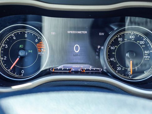 Used 2016 Jeep Cherokee Limited image 11