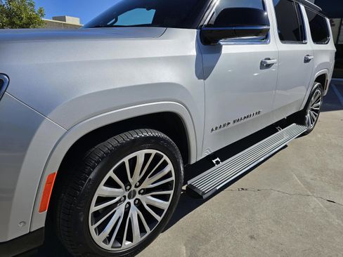 Used 2024 Jeep Grand Wagoneer L Series III image 18