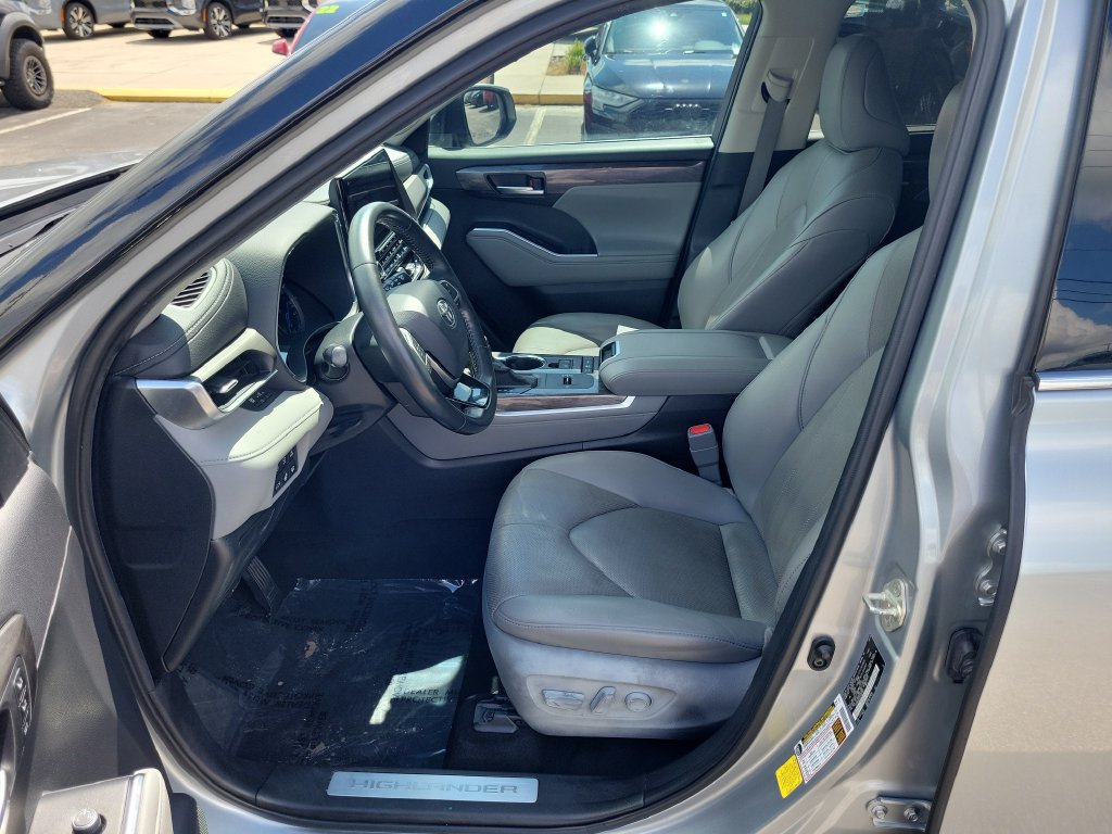 Used 2020 Toyota Highlander Limited AWD/4WD image 16