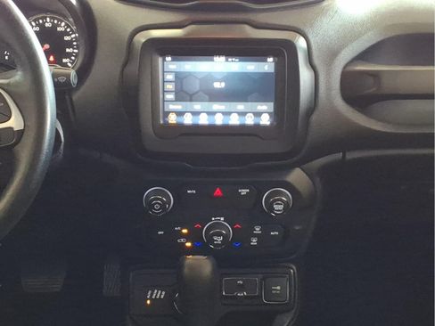 Used 2020 Jeep Renegade Latitude w/ Cold Weather Group AWD/4WD image 12