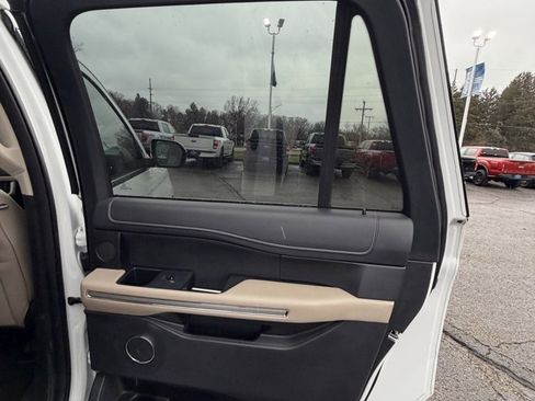 Used 2022 Ford Expedition Max Limited image 17