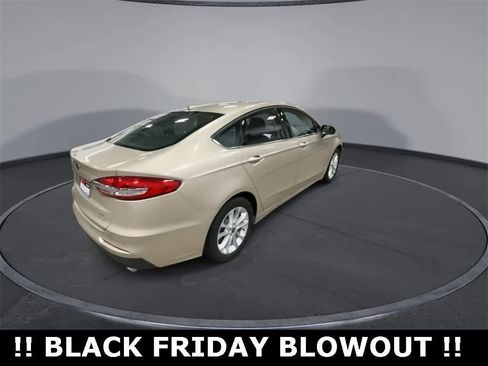 Used 2019 Ford Fusion SE image 8