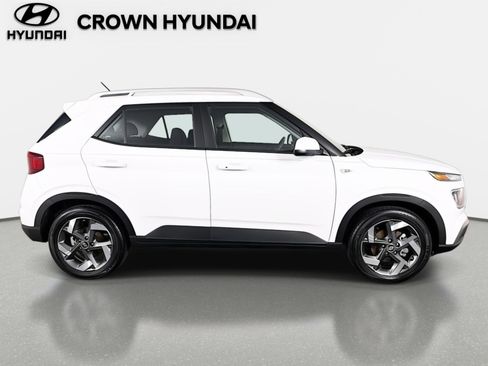 Certified 2024 Hyundai Venue SEL image 4