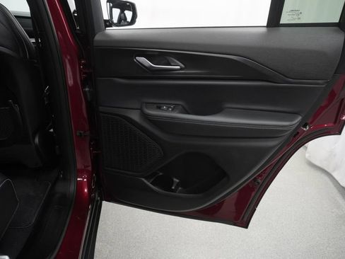 Certified 2025 Jeep Grand Cherokee Altitude image 41