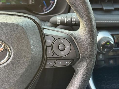 Used 2025 Toyota RAV4 XLE image 20