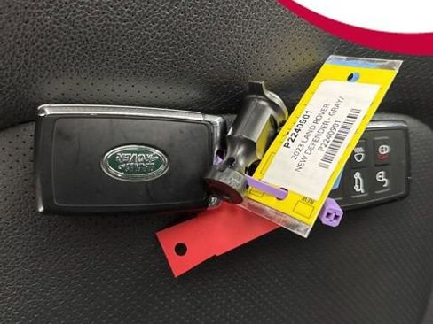 Used 2023 Land Rover Defender 90 S image 26