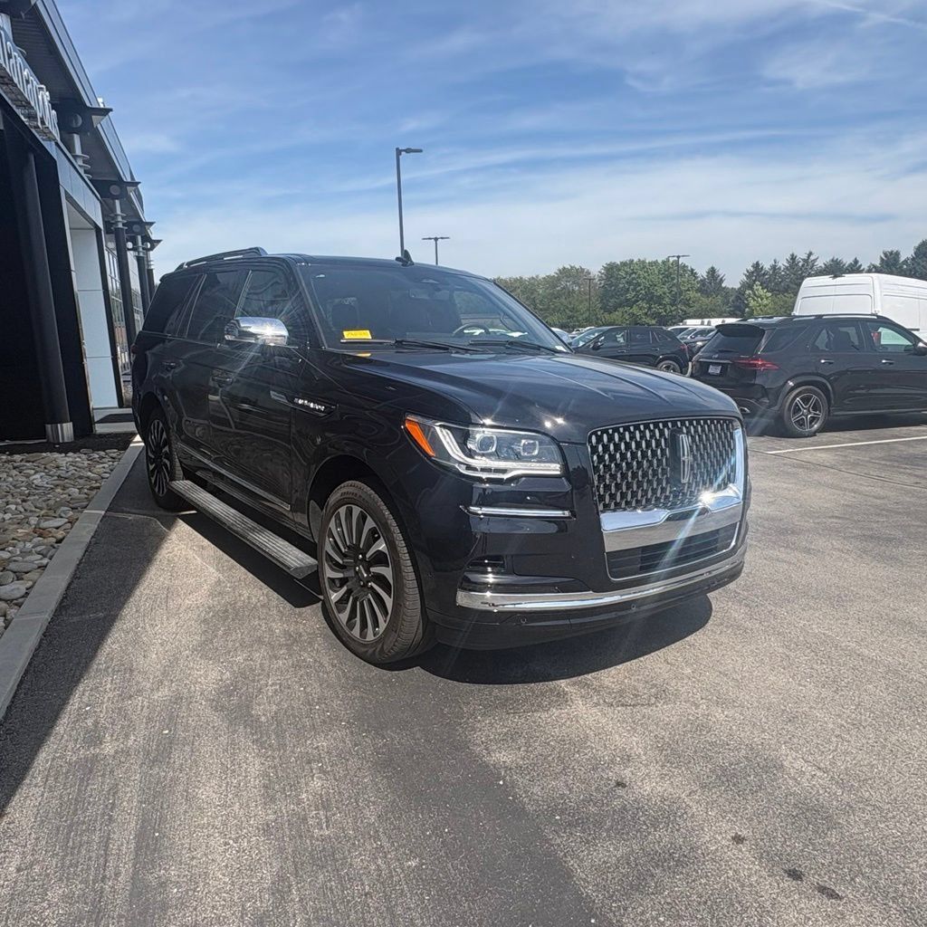 Used 2024 Lincoln Navigator Black Label AWD/4WD image 4