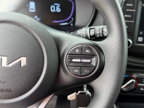Used 2025 Kia Soul LX w/ LX Technology Package FWD image 17