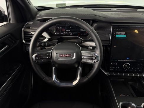 Used 2025 GMC Acadia Elevation w/ Elevation Premium Package image 13