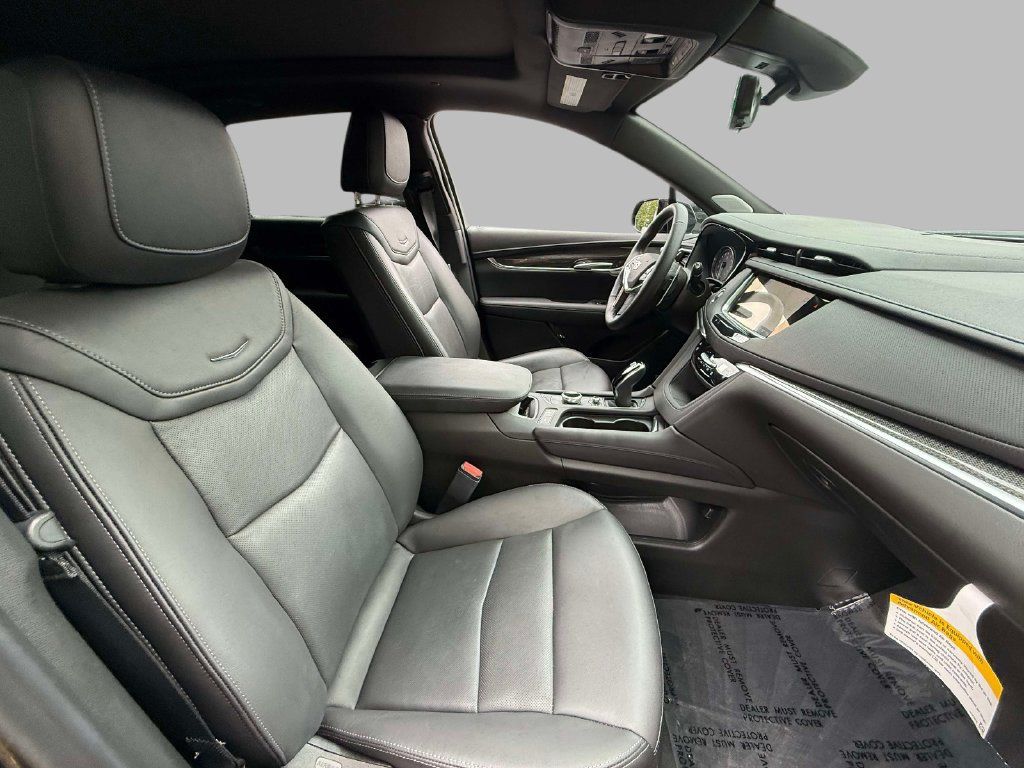 Certified 2026 Cadillac XT5 Sportv w/ LPO, Floor Liner Package AWD/4WD image 14