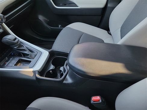 Used 2021 Toyota RAV4 XLE w/ Convenience Package image 25