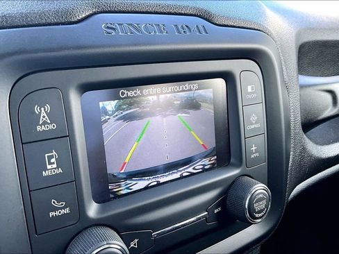 Used 2017 Jeep Renegade Altitude AWD/4WD image 23