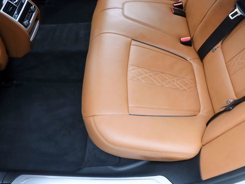 Used 2020 BMW 740i w/ M Sport Package image 18